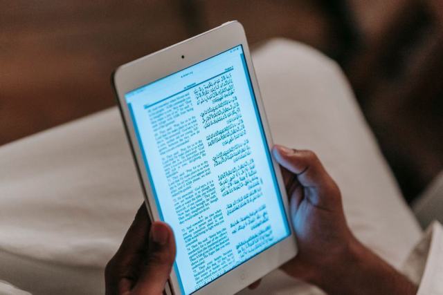 Pourquoi un PDF déborde sur une liseuse, et comment le rendre lisible Pourquoi un PDF déborde sur une liseuse, et comment le rendre lisible